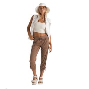 The North Face Womens Aphrodite Motion Capris in Latte Size Medium